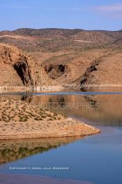 Image du Maroc Professionnelle de  Le barrage Laghrasse "dit barrage Hassan II", il se situe à 50 km au sud est de Taourirte au nord du Maroc, Samedi 10 Février 2006, ce barrage fournit en eau potable  le barrage Mohammed V qui sert de lien pour Machraa Hammadi,  ce dernier permet l'approvisionnement des centre de Taourirte et El Aïoun Sidi Mellouk. (Photo / Abdeljalil Bounhar)